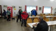  Wanderer im Volksheim vor dem Start 